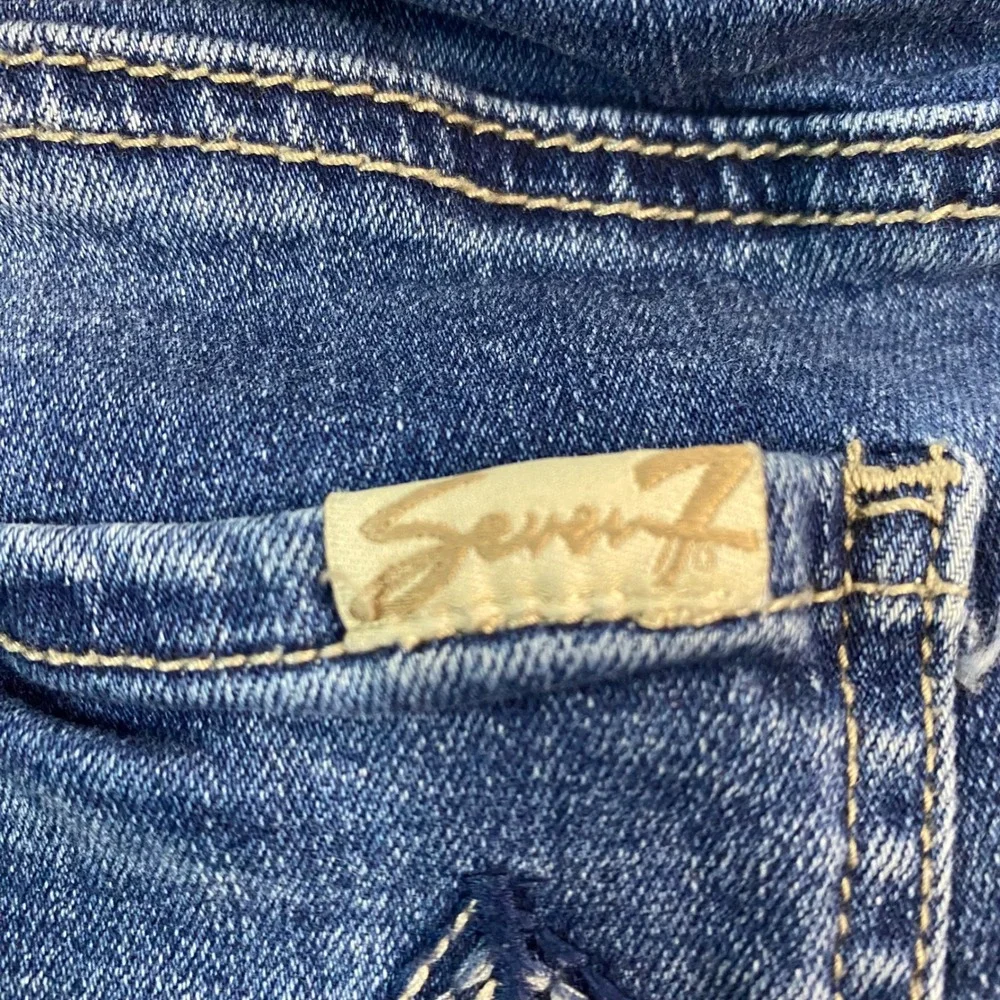 Seven7 Distressed Jeans‎ Womens Slim Straight Leg Medium Wash Denim Size 10 EUC